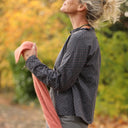 Blouse Janelle – Voile de coton gris plumetis rose