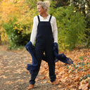 Salopette Mariette en jean de coton bleu marine