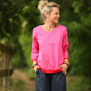 Blouse Constance — Lin rose fuchsia & bandes coquelicot