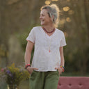 Blouse Nila Voile de coton rose poudré brodé porté | atelier à Roubaix