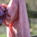 Blouse Annette – Broderie de coton rose pamplemousse ajourée