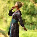 Robe Adélaïde — Velours milleraies bleu paon fleuri