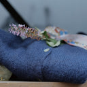 Gilet col V Hermine — mohair bleu lumineux