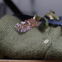 Gilet col rond Armance — mohair kaki