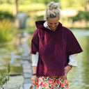 Flavie – Surchemise à capuche – Velours bordeaux