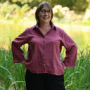 Blouse Lueur — Double gaze de coton brodée framboise