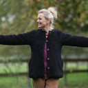 Veste Roxane en sherpa noir, bras grands ouverts