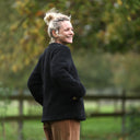 Veste Roxane en sherpa noir, vue de trois quarts dos