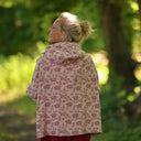 Flavie – Surchemise à capuche – Double gaze jacquard fleuri