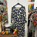 Prototype - robe longue motif grosses fleurs bleu marine et blanc A16
