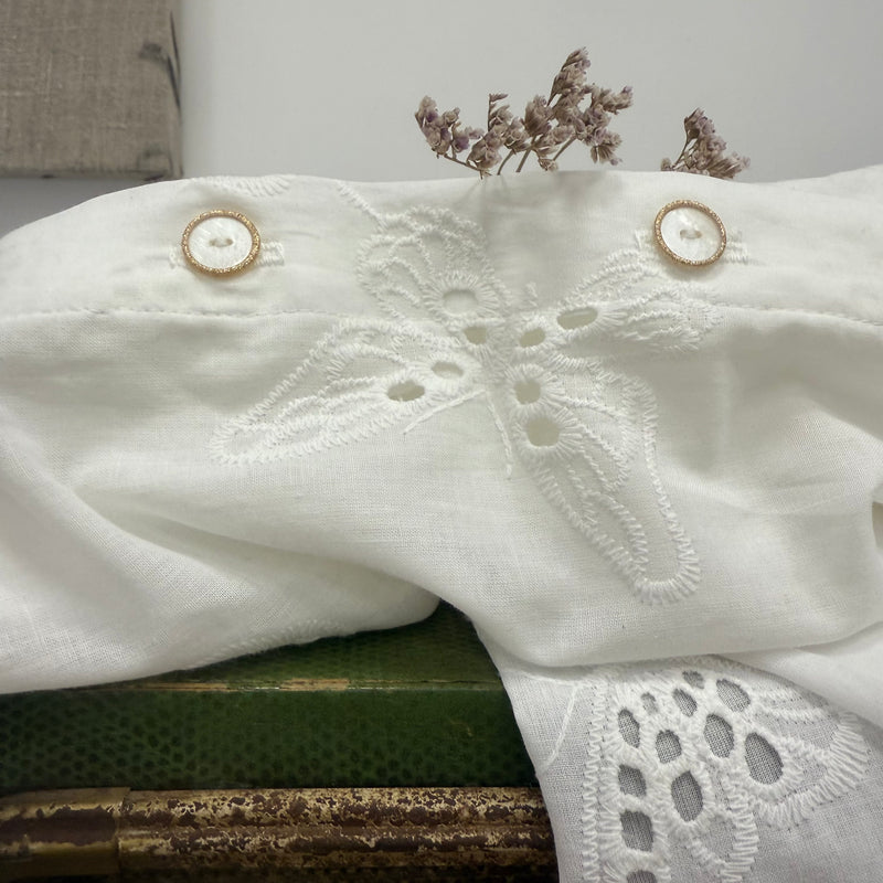 Robe Anastasia brodée papillons blanc cassé