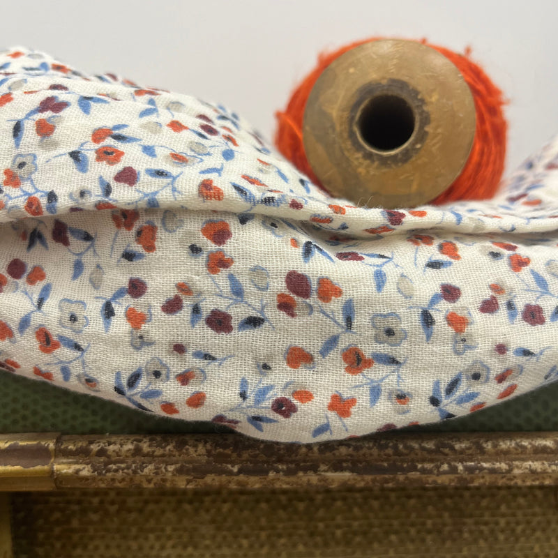 Blouse Eulalie col rond - manches courtes - double gaze de coton "bleuets"
