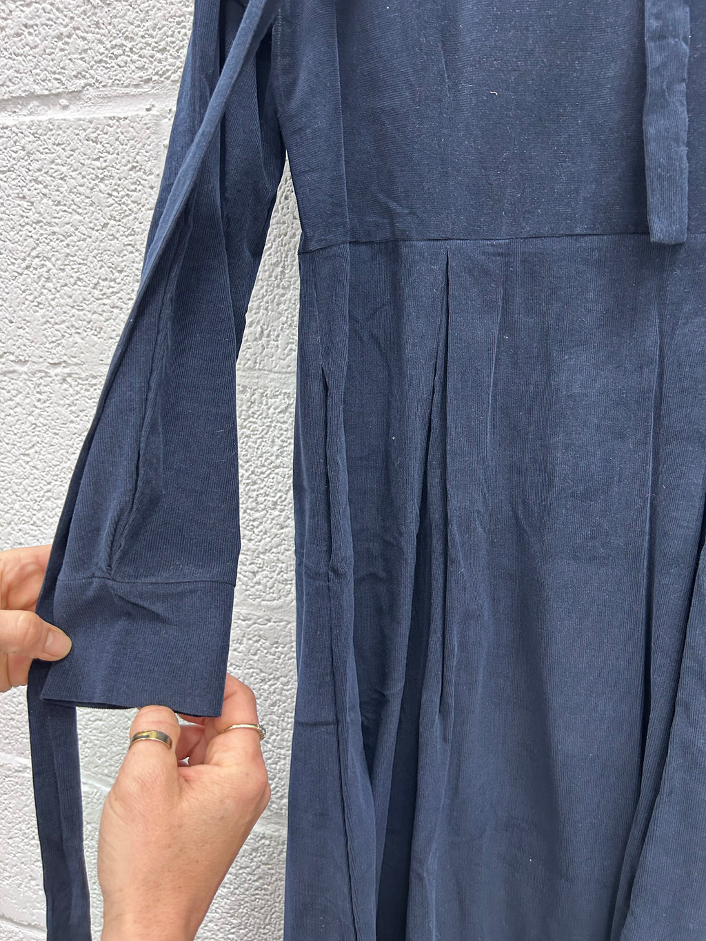 #61 imparfait - robe Siloé en velours millerayes bleu marine