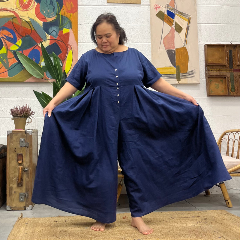 La combi India en lin bleu indigo - fourche courte adaptée jusqu'à 1m63