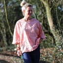 Blouse Annette Broderie de coton rose pamplemousse ajourée | Quintessence