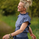 Blouse Camélia Lin bleu jeans porté | atelier à Roubaix