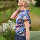 Blouse Camélia Voile de coton rosée bleue porté | atelier à Roubaix