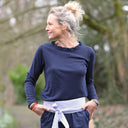 Blouse Clarisse Viscose/lin marine porté | atelier à Roubaix