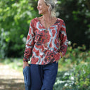 Blouse Lylou satin de coton imprimé Jardin carmin - Quintessence