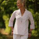 Blouse Madeleine – Seersucker rayé rose & pâquerettes - Quintessence