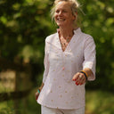 Blouse Madeleine – Seersucker rayé rose & pâquerettes - Quintessence