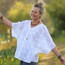 Blouse Yoko voile de coton broderie blanc cassé fleurs en farandole | Fabriqué en France | Quintessence