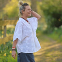 Blouse Yoko voile de coton broderie blanc cassé fleurs en farandole | Quintessence