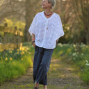 Blouse Yoko voile de coton broderie blanc cassé fleurs en farandole | Quintessence