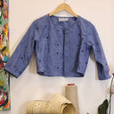 Boléro Ange - coton brodé ajouré bleu lavande - Quintessence