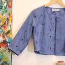 Boléro Ange - coton brodé ajouré bleu lavande - Quintessence