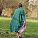 Calixte Double gaze de coton vert printemps porté | atelier à Roubaix