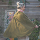 Cape midi Eugénie - lainage kiwi/piqué de coton rose boisé - Quintessence