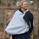 Cape midi Eugénie - laine bouillie ciel / doudou marine - Quintessence