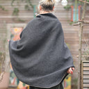 Cape midi Eugénie - laine bouillie gris anthracite / velours milleraies léo millefleurs - Quintessence