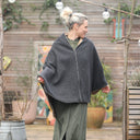 Cape midi Eugénie - laine bouillie gris anthracite / velours milleraies léo millefleurs - Quintessence