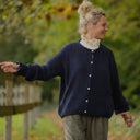Gilet col rond Armance — mohair bleu marine - Quintessence