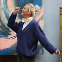 Gilet col V Hermine — mohair bleu lumineux - Quintessence