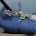 Gilet col V Hermine — mohair bleu lumineux - Quintessence