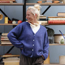 Gilet col V Hermine — mohair bleu lumineux - Quintessence