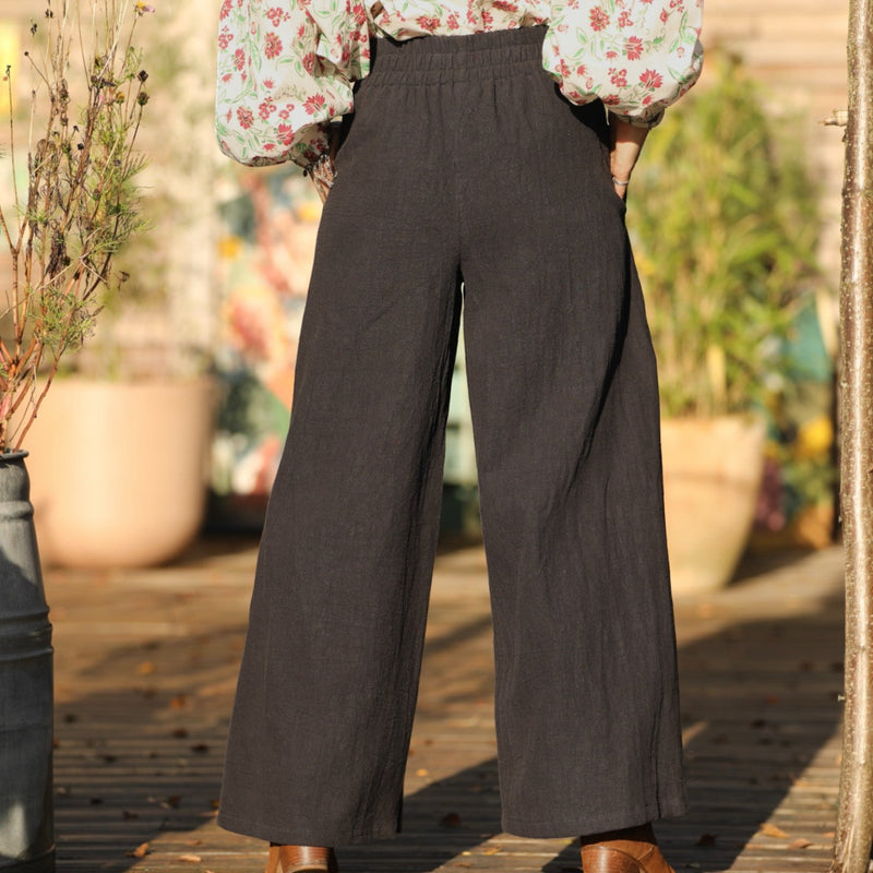 Chemise kaki en coton avec fleurs brodées en crochet - Horizons Lointains Chemise kaki en coton avec fleurs brodées en crochet - Horizons Lointains