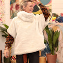 Le Poncho Douillet Pétronille - Fourrure ivoire - Quintessence