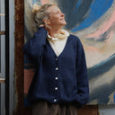Gilet col V Hermine — mohair bleu marine