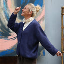 Gilet col V Hermine — mohair bleu lumineux