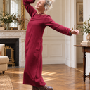 Robe Perrine lie de vin dans un appartement parisien