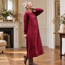 Robe Perrine lie de vin dans un appartement parisien