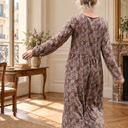 Robe Perrine Lilas des bois – vue 2 dans un appartement parisien
