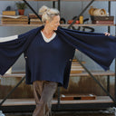 Poncho Erel — maille douce bleu marine - Quintessence