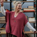 Poncho Erel — maille douce cerise - Quintessence