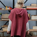 Poncho Erel — maille douce cerise - Quintessence