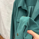 Prototype n°002 : détail du velours milleraies vert canard et des boutons-pression
